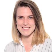 Instructora de inglés en una escuela aeronáutica para azafatos de vuelo